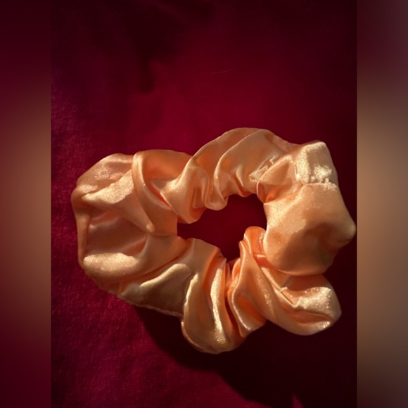 LED Light Up YELLOW Hair Scrunchies for Women and Girls - OTHER COLORS SOLD OUT - Picture 6 of 16